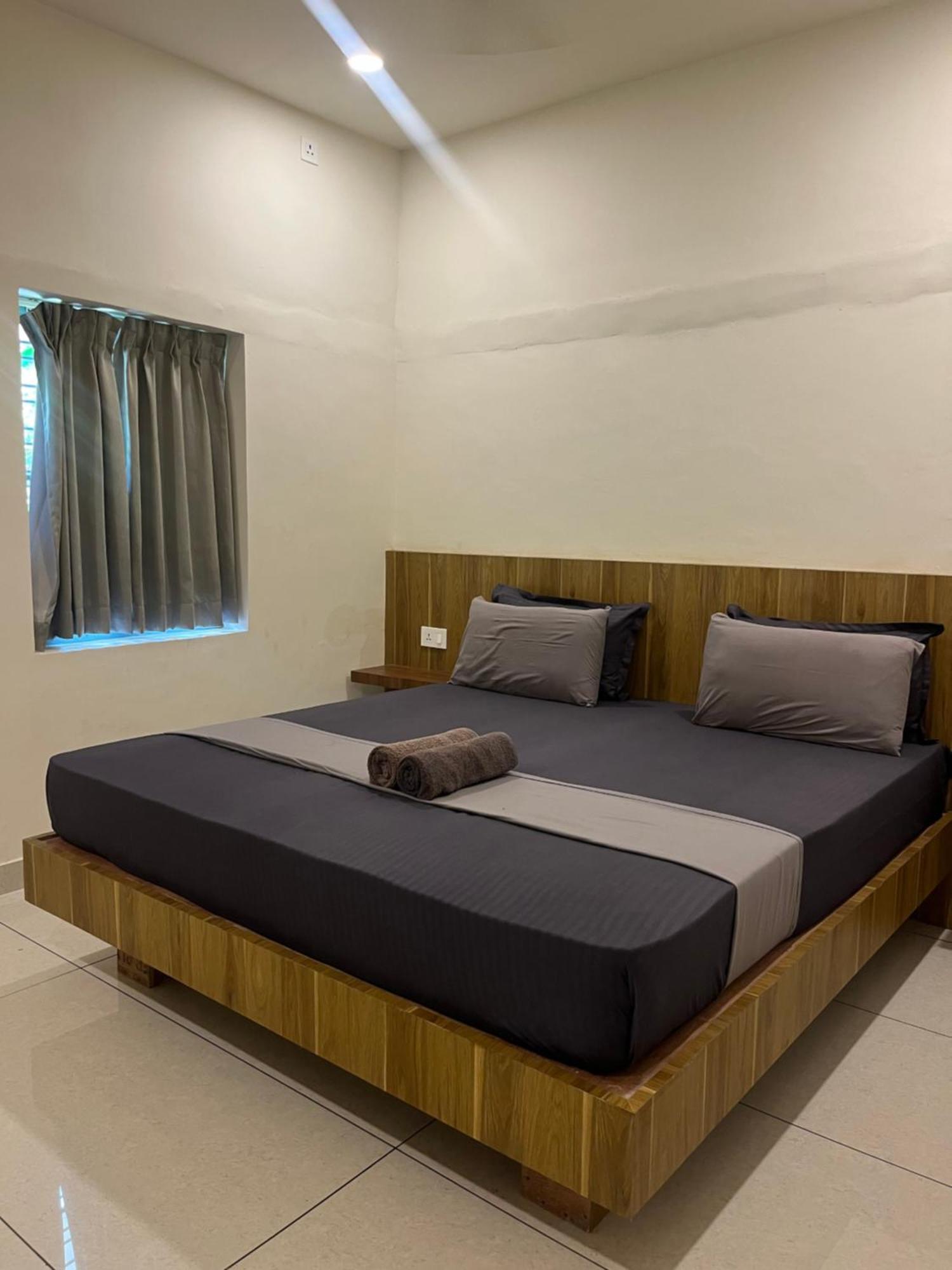 Paddlecult Surf Retreat Bed and Breakfast Varkala Eksteriør billede