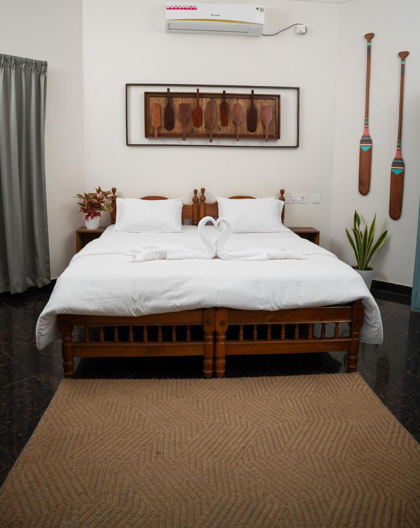 Paddlecult Surf Retreat Bed and Breakfast Varkala Eksteriør billede